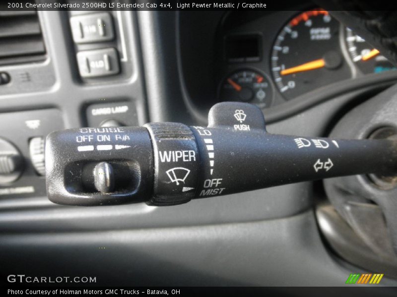 Controls of 2001 Silverado 2500HD LS Extended Cab 4x4