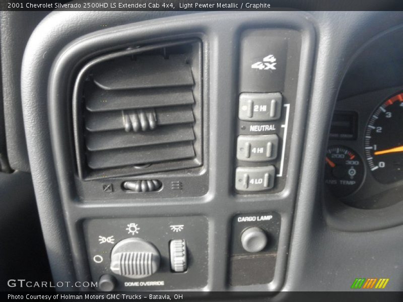 Controls of 2001 Silverado 2500HD LS Extended Cab 4x4