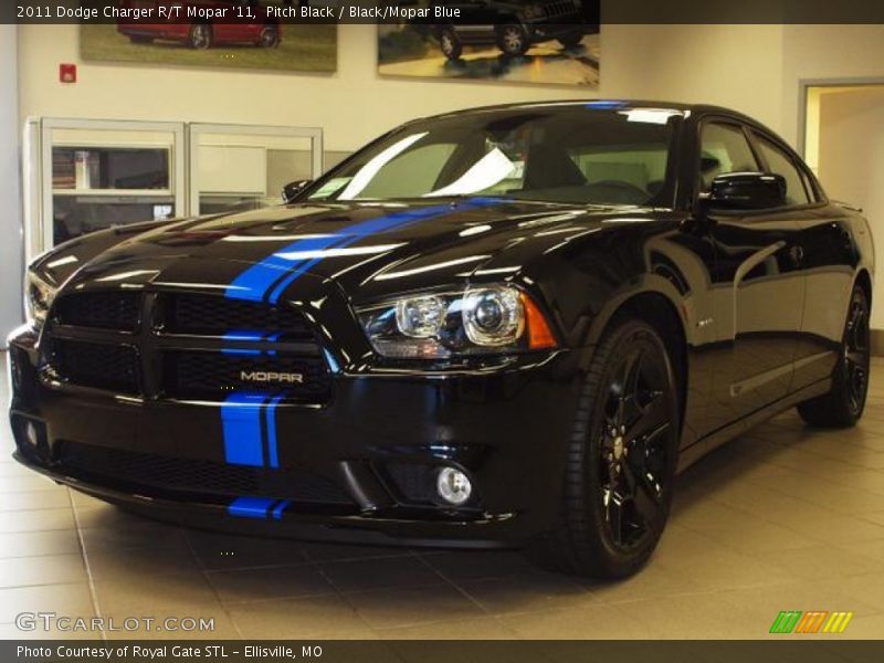 Front 3/4 View of 2011 Charger R/T Mopar '11