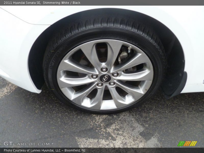 Shimmering White / Black 2011 Hyundai Sonata SE