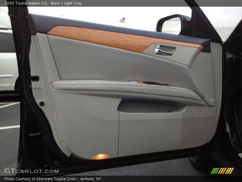 Black / Light Gray 2006 Toyota Avalon XLS