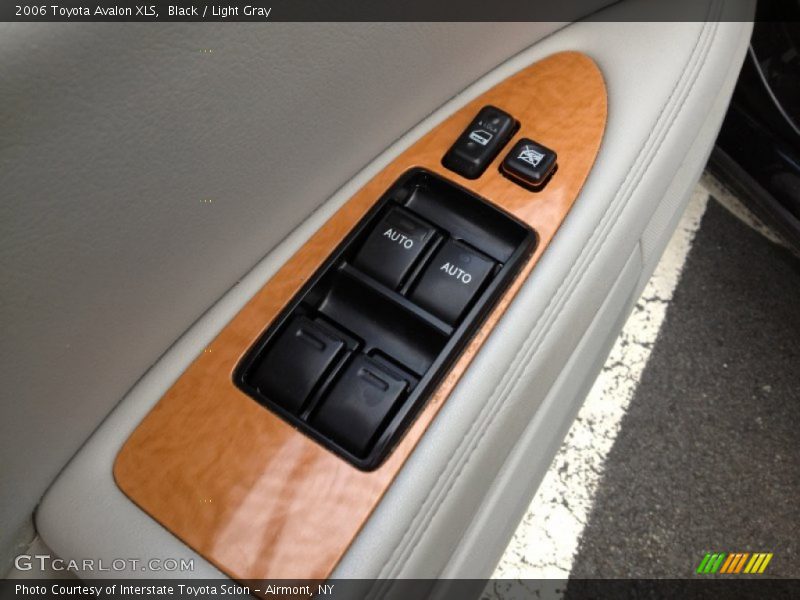 Black / Light Gray 2006 Toyota Avalon XLS