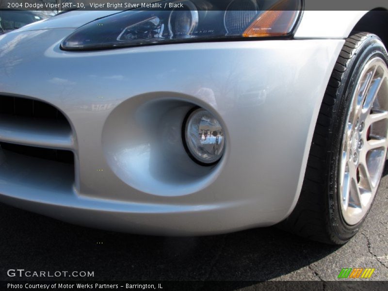 Viper Bright Silver Metallic / Black 2004 Dodge Viper SRT-10