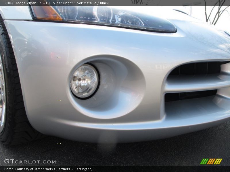 Viper Bright Silver Metallic / Black 2004 Dodge Viper SRT-10