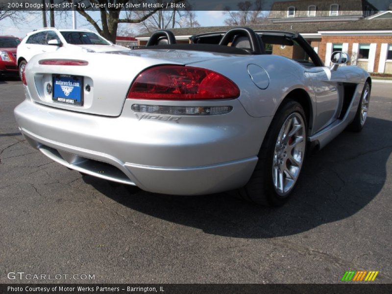 Viper Bright Silver Metallic / Black 2004 Dodge Viper SRT-10