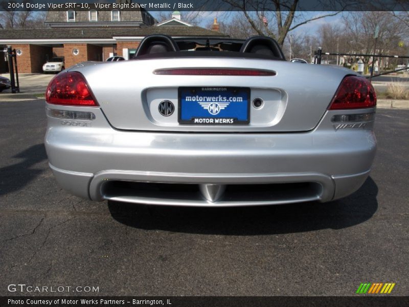 Viper Bright Silver Metallic / Black 2004 Dodge Viper SRT-10