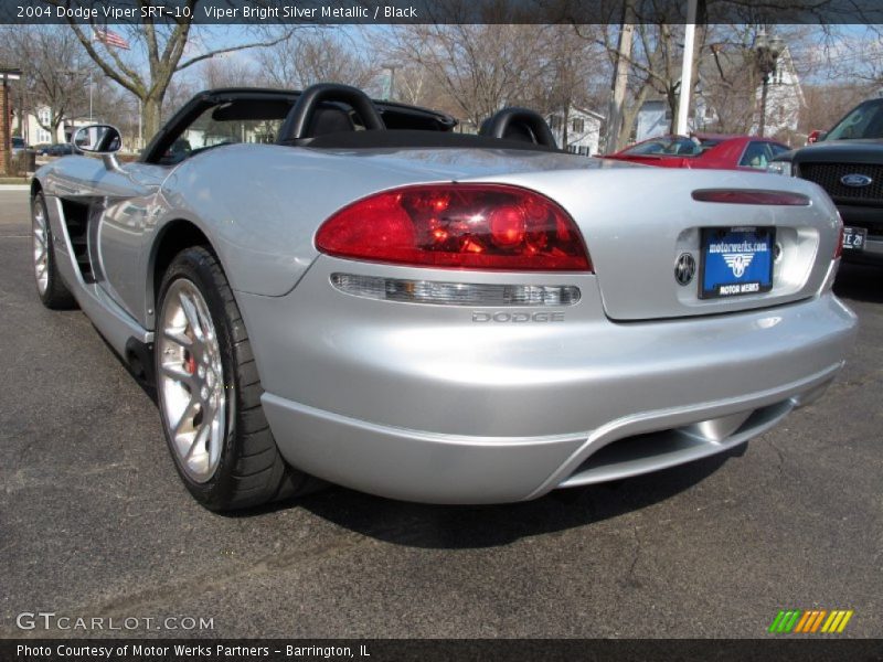 Viper Bright Silver Metallic / Black 2004 Dodge Viper SRT-10