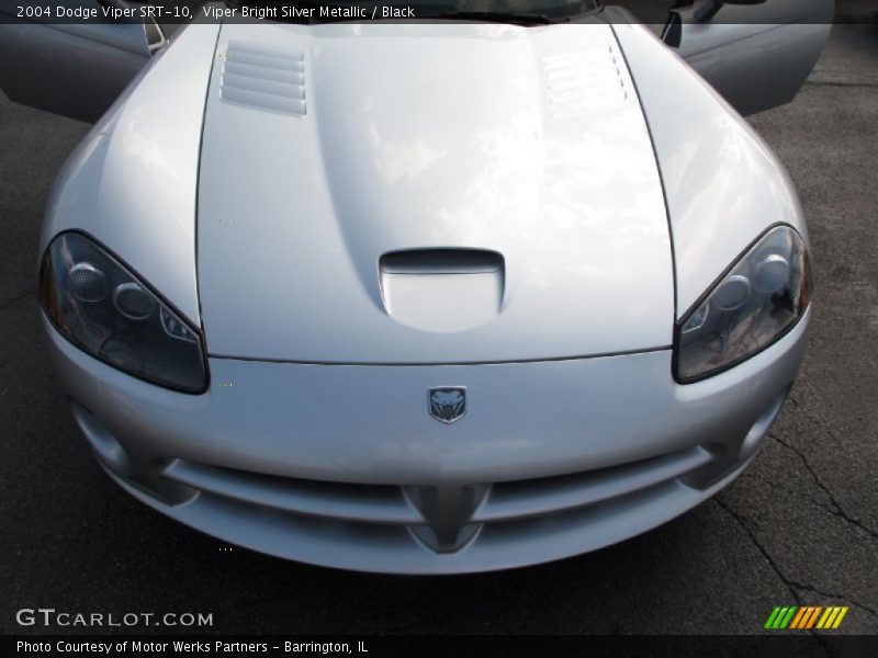 Viper Bright Silver Metallic / Black 2004 Dodge Viper SRT-10