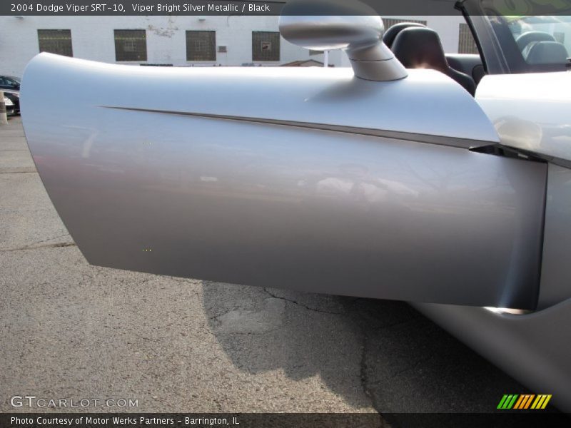 Viper Bright Silver Metallic / Black 2004 Dodge Viper SRT-10