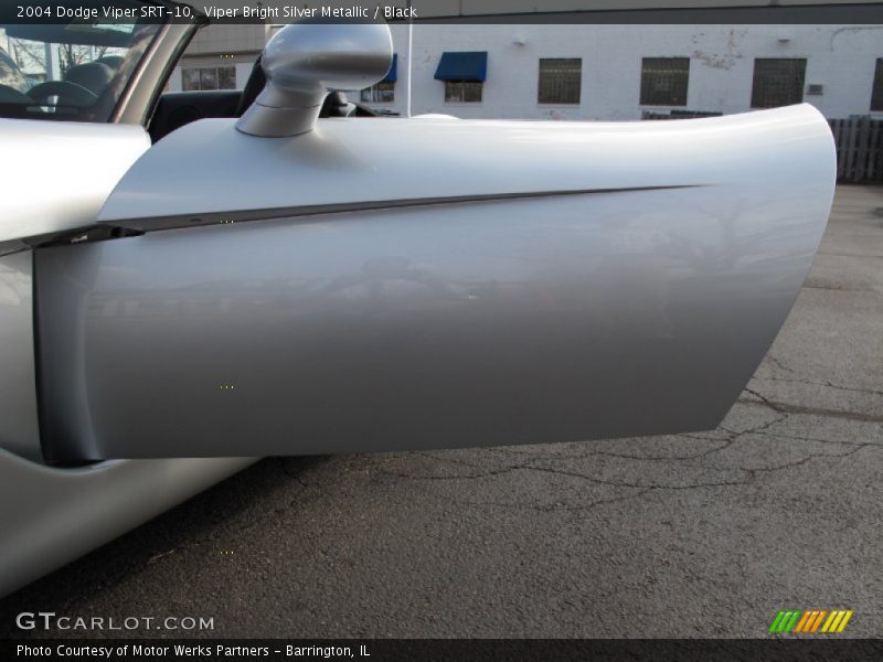 Viper Bright Silver Metallic / Black 2004 Dodge Viper SRT-10