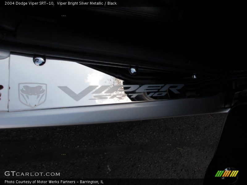 Viper Bright Silver Metallic / Black 2004 Dodge Viper SRT-10
