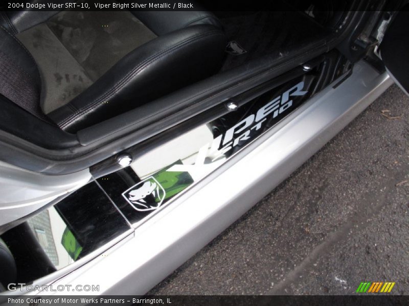 Viper Bright Silver Metallic / Black 2004 Dodge Viper SRT-10