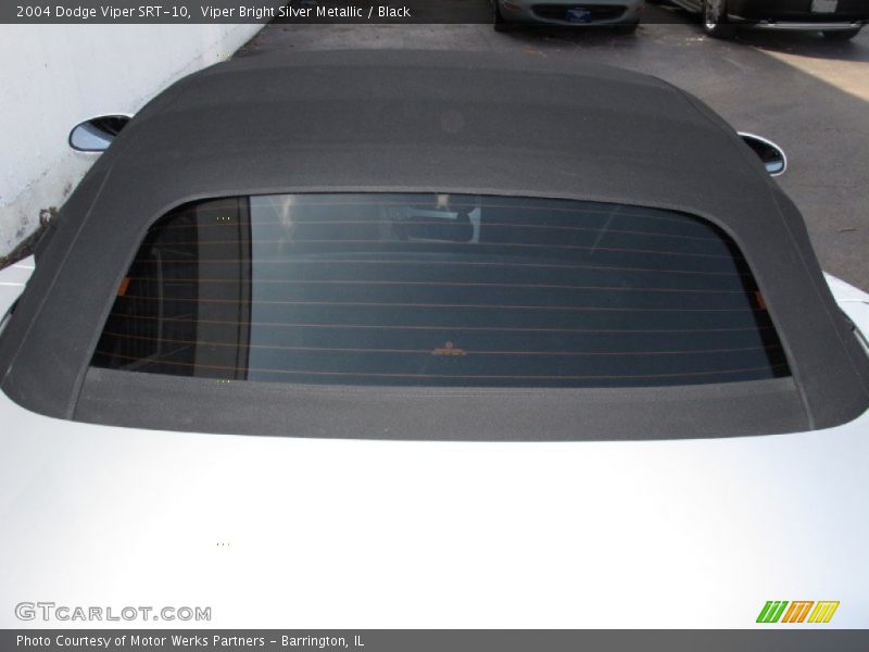 Viper Bright Silver Metallic / Black 2004 Dodge Viper SRT-10