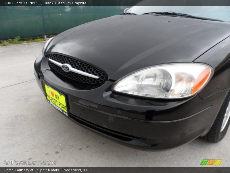 Black / Medium Graphite 2003 Ford Taurus SEL