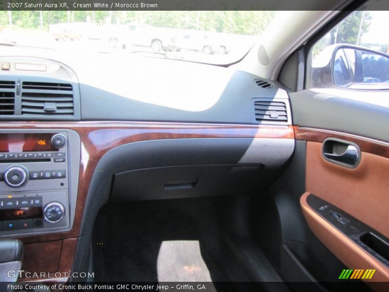 Cream White / Morocco Brown 2007 Saturn Aura XR