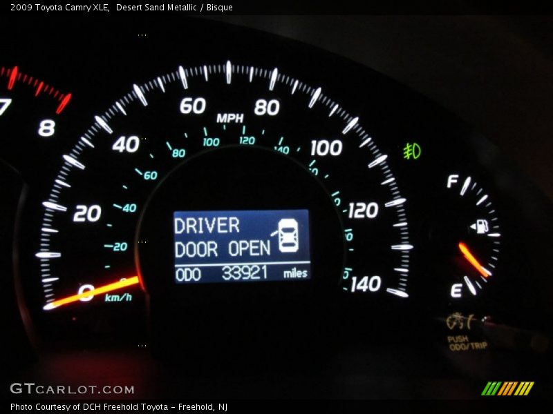 Desert Sand Metallic / Bisque 2009 Toyota Camry XLE