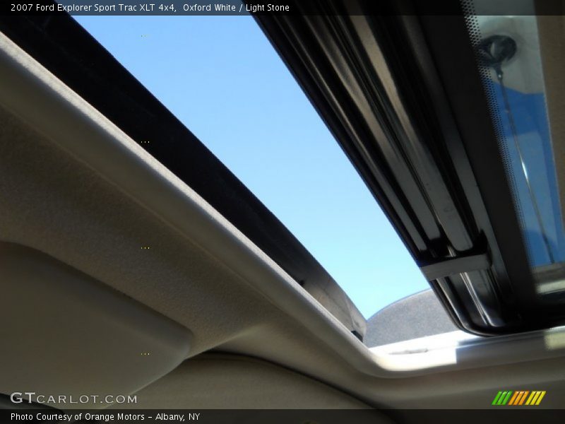 Oxford White / Light Stone 2007 Ford Explorer Sport Trac XLT 4x4