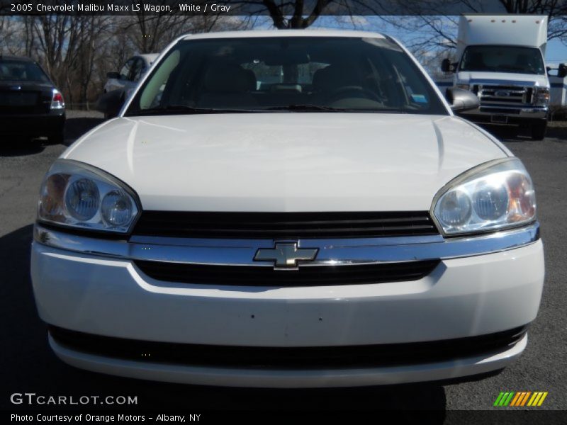 White / Gray 2005 Chevrolet Malibu Maxx LS Wagon