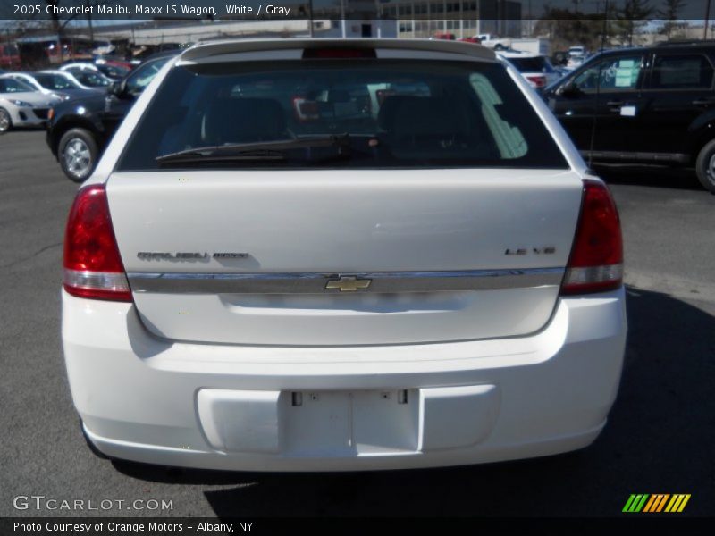White / Gray 2005 Chevrolet Malibu Maxx LS Wagon