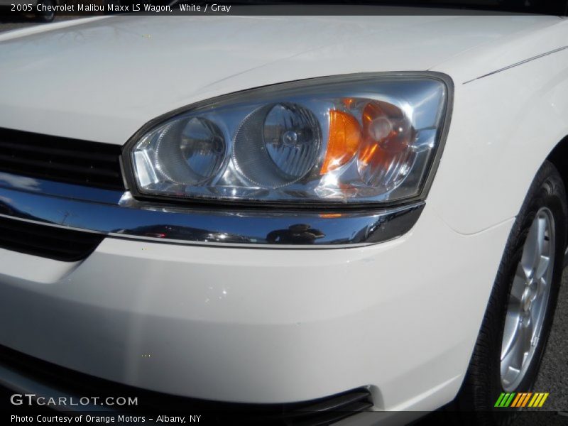 White / Gray 2005 Chevrolet Malibu Maxx LS Wagon