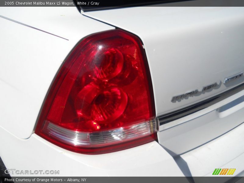 White / Gray 2005 Chevrolet Malibu Maxx LS Wagon