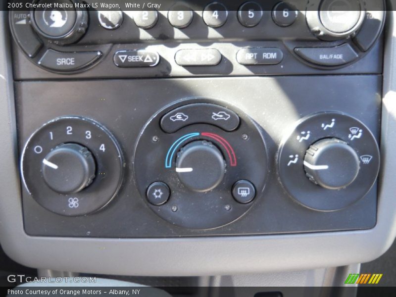 White / Gray 2005 Chevrolet Malibu Maxx LS Wagon