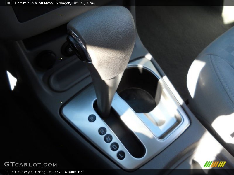 White / Gray 2005 Chevrolet Malibu Maxx LS Wagon