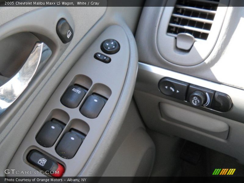 White / Gray 2005 Chevrolet Malibu Maxx LS Wagon