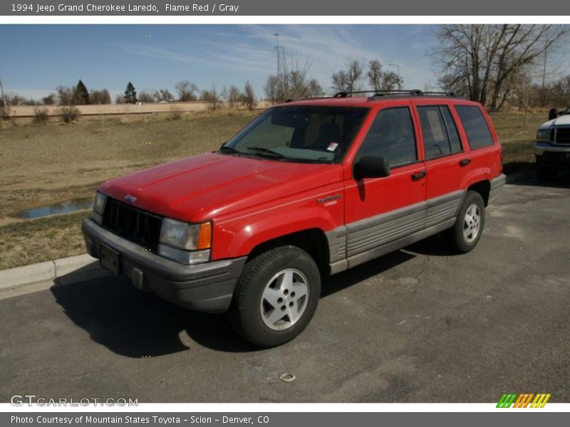 Front 3/4 View of 1994 Grand Cherokee Laredo