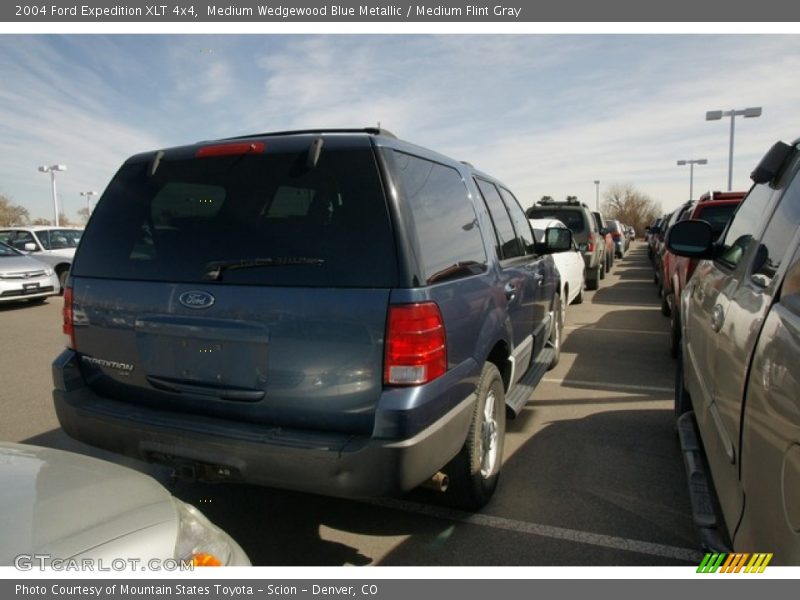 Medium Wedgewood Blue Metallic / Medium Flint Gray 2004 Ford Expedition XLT 4x4