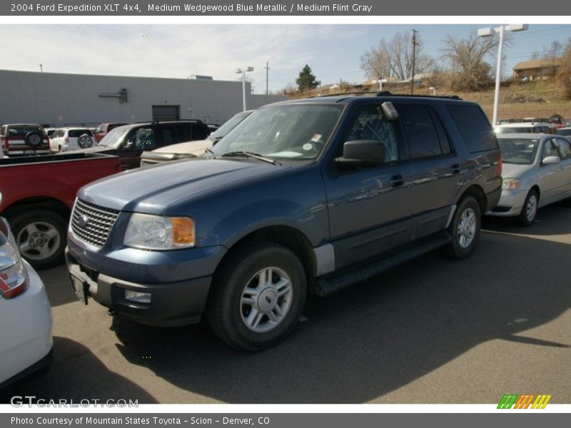 Medium Wedgewood Blue Metallic / Medium Flint Gray 2004 Ford Expedition XLT 4x4