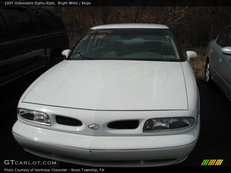 Bright White / Beige 1997 Oldsmobile Eighty-Eight