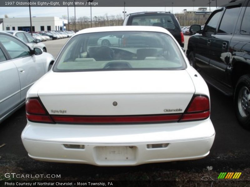 Bright White / Beige 1997 Oldsmobile Eighty-Eight