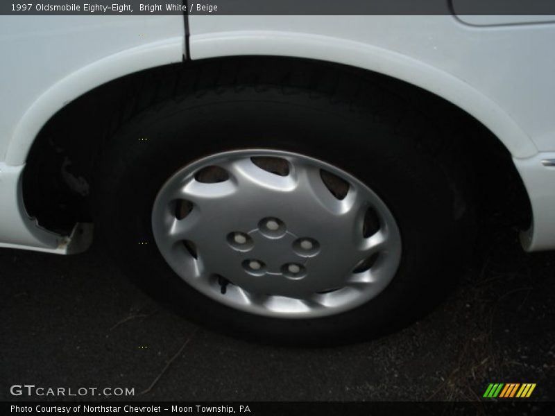 Bright White / Beige 1997 Oldsmobile Eighty-Eight