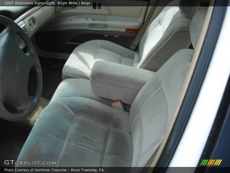 Bright White / Beige 1997 Oldsmobile Eighty-Eight