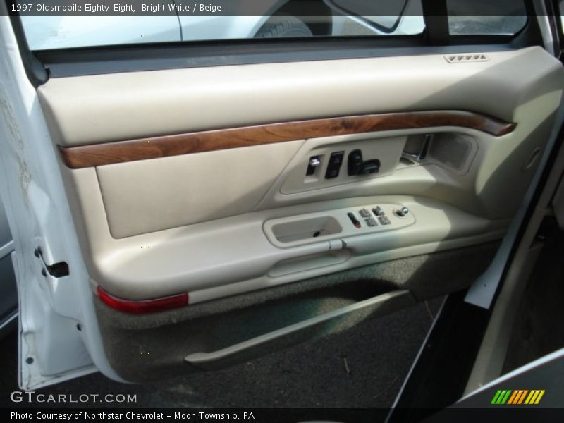 Bright White / Beige 1997 Oldsmobile Eighty-Eight