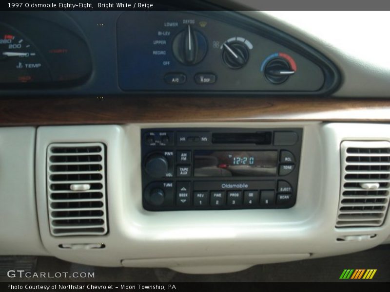 Bright White / Beige 1997 Oldsmobile Eighty-Eight