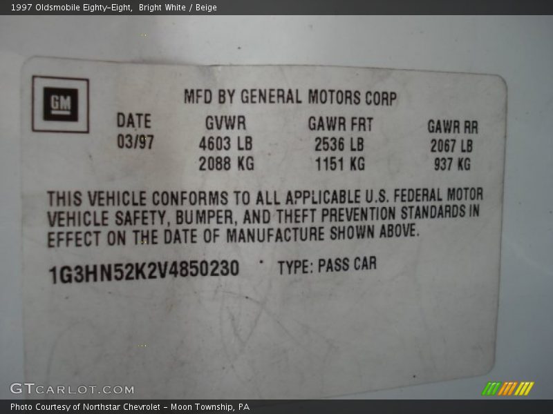 Bright White / Beige 1997 Oldsmobile Eighty-Eight
