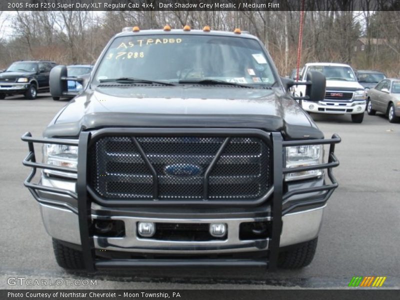 Dark Shadow Grey Metallic / Medium Flint 2005 Ford F250 Super Duty XLT Regular Cab 4x4