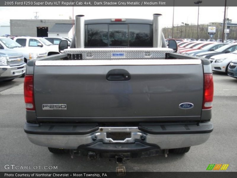 Dark Shadow Grey Metallic / Medium Flint 2005 Ford F250 Super Duty XLT Regular Cab 4x4