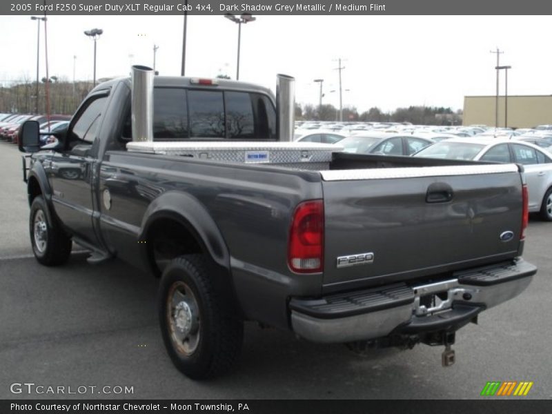 Dark Shadow Grey Metallic / Medium Flint 2005 Ford F250 Super Duty XLT Regular Cab 4x4