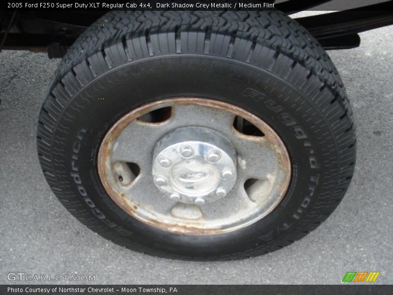Dark Shadow Grey Metallic / Medium Flint 2005 Ford F250 Super Duty XLT Regular Cab 4x4
