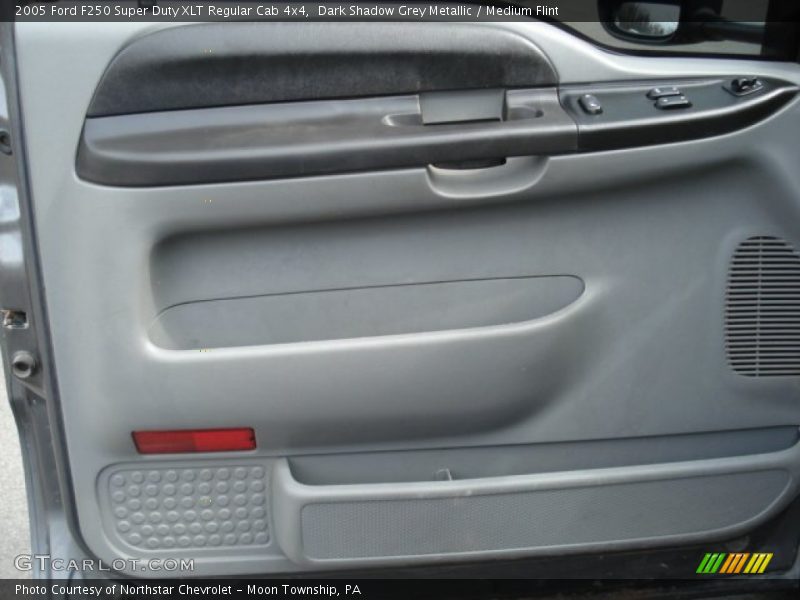 Dark Shadow Grey Metallic / Medium Flint 2005 Ford F250 Super Duty XLT Regular Cab 4x4