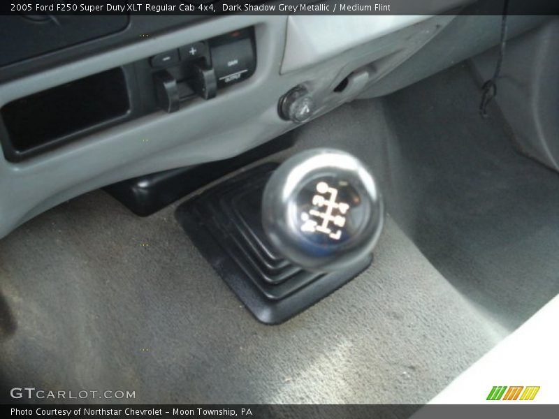 Dark Shadow Grey Metallic / Medium Flint 2005 Ford F250 Super Duty XLT Regular Cab 4x4