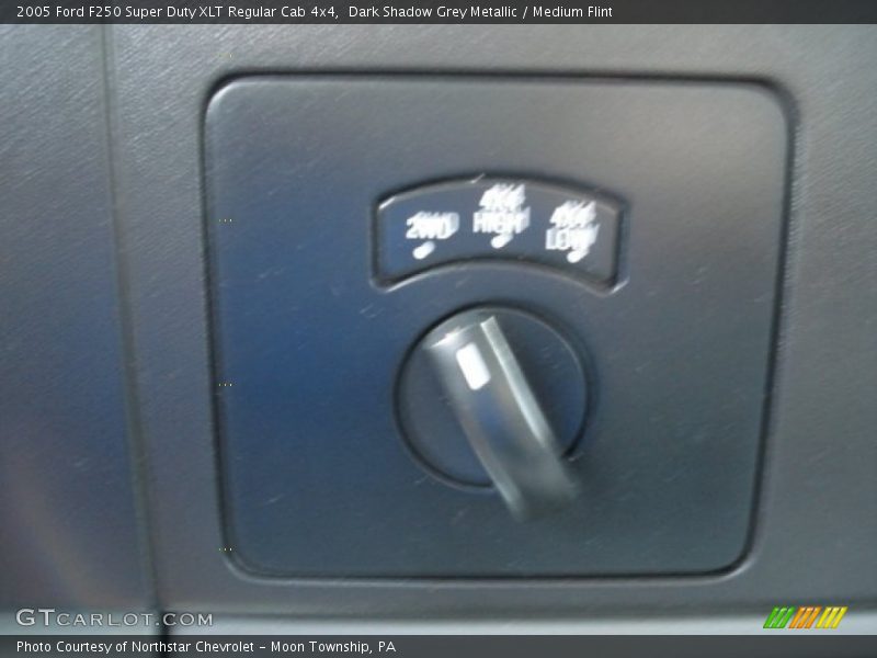 Dark Shadow Grey Metallic / Medium Flint 2005 Ford F250 Super Duty XLT Regular Cab 4x4