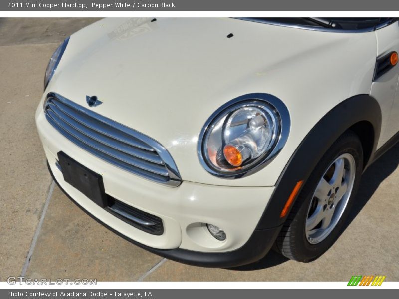 Pepper White / Carbon Black 2011 Mini Cooper Hardtop