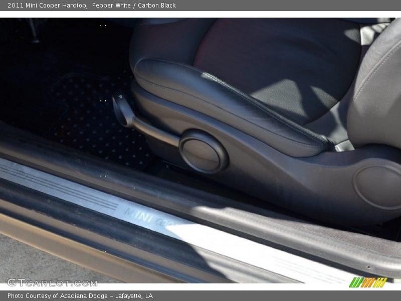 Pepper White / Carbon Black 2011 Mini Cooper Hardtop