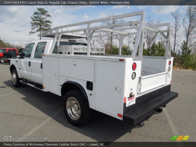 Oxford White / Medium Flint 2004 Ford F450 Super Duty XL Regular Cab Chassis Utility