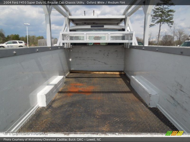 Oxford White / Medium Flint 2004 Ford F450 Super Duty XL Regular Cab Chassis Utility
