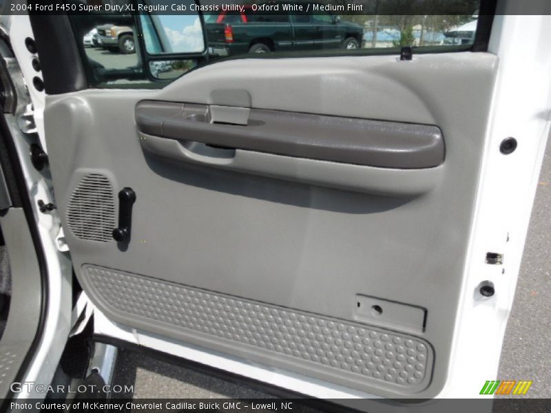Oxford White / Medium Flint 2004 Ford F450 Super Duty XL Regular Cab Chassis Utility